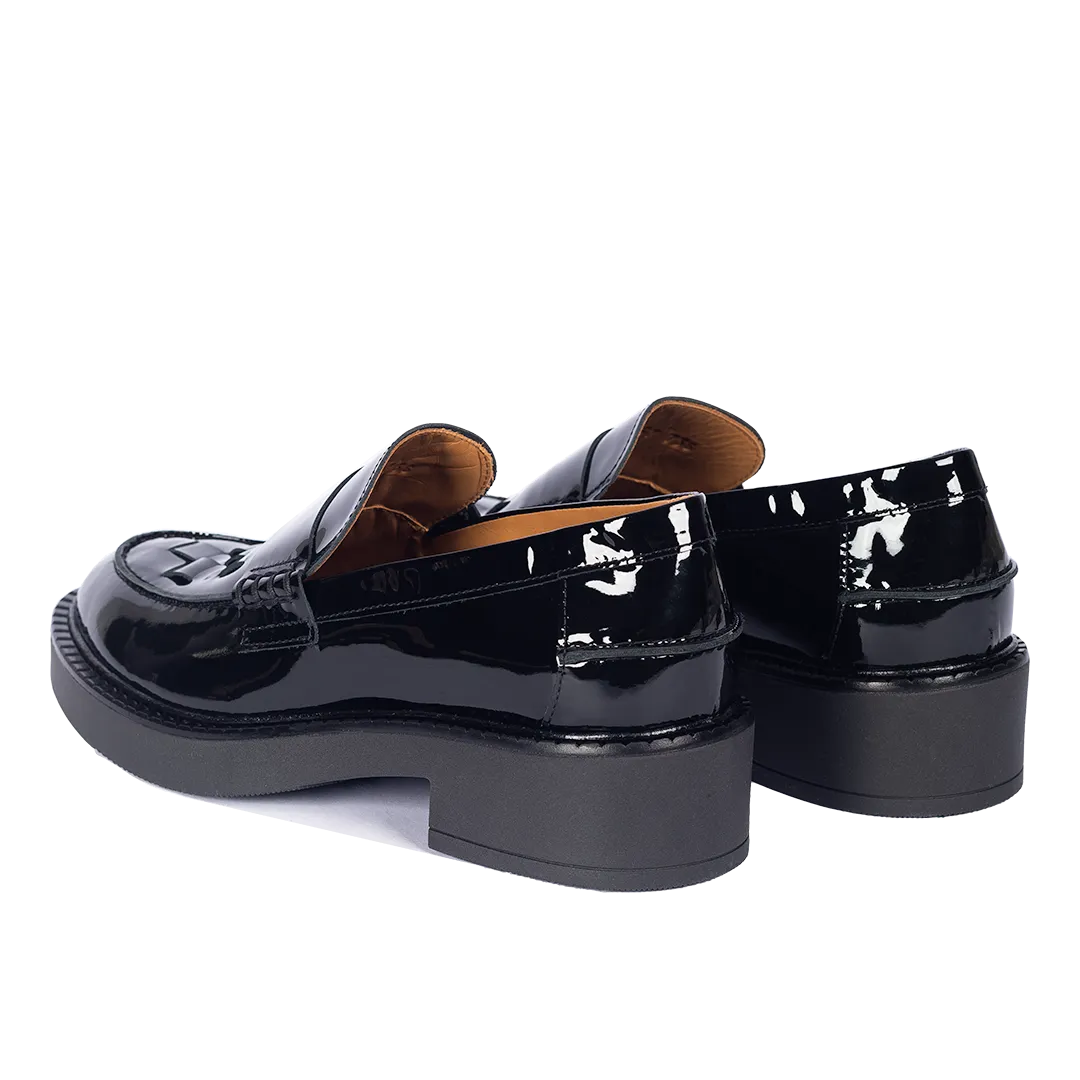Loafer with braid detail