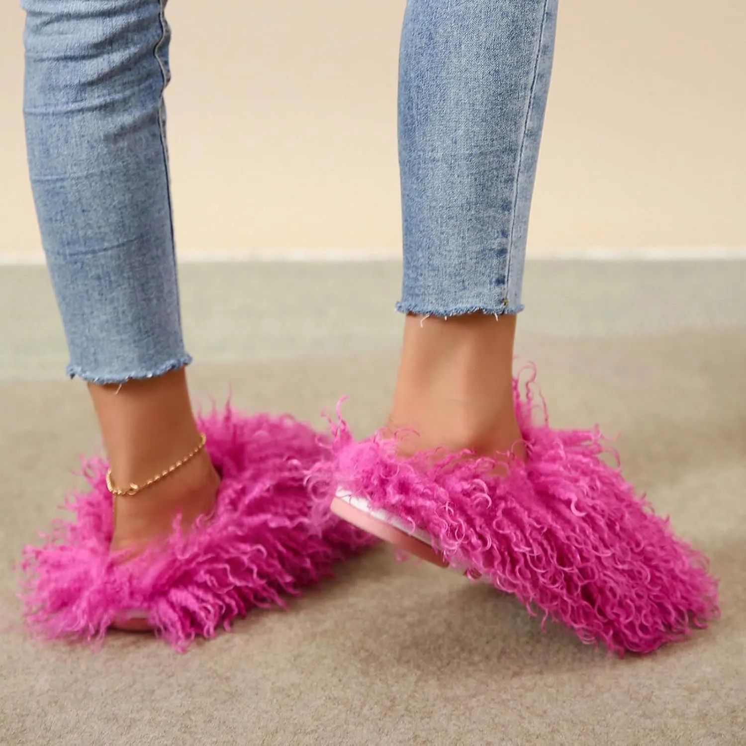 Unisex Fuzzy Faux Fur Slippers, Women's Fluffy Long Hair Sheep Faux Fur Slip on Slides, Girls Luxury Big Fluffy Outdoor Flat Slippers, Long Curly Hair Non-Slip Warm Home Slide Shoes