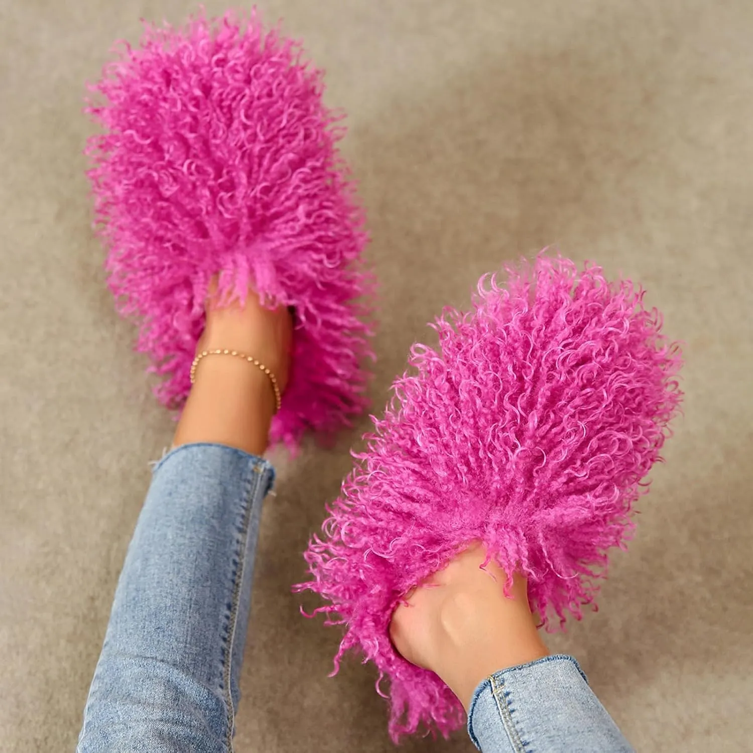 Unisex Fuzzy Faux Fur Slippers, Women's Fluffy Long Hair Sheep Faux Fur Slip on Slides, Girls Luxury Big Fluffy Outdoor Flat Slippers, Long Curly Hair Non-Slip Warm Home Slide Shoes
