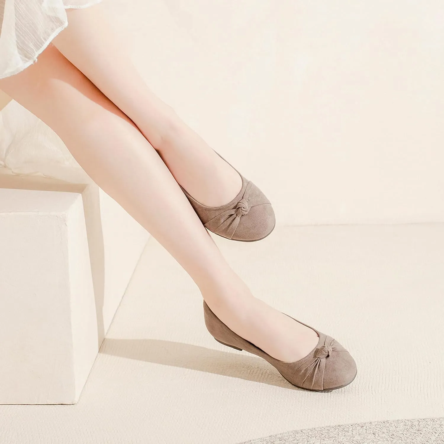 Veittes Women's Wide Width Flat Shoes, Classic Soft Round Toe Design Ballet Flats.