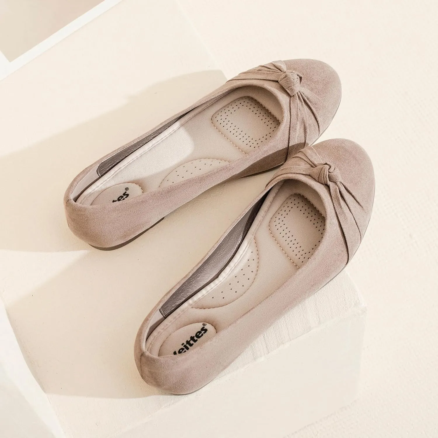 Veittes Women's Wide Width Flat Shoes, Classic Soft Round Toe Design Ballet Flats.