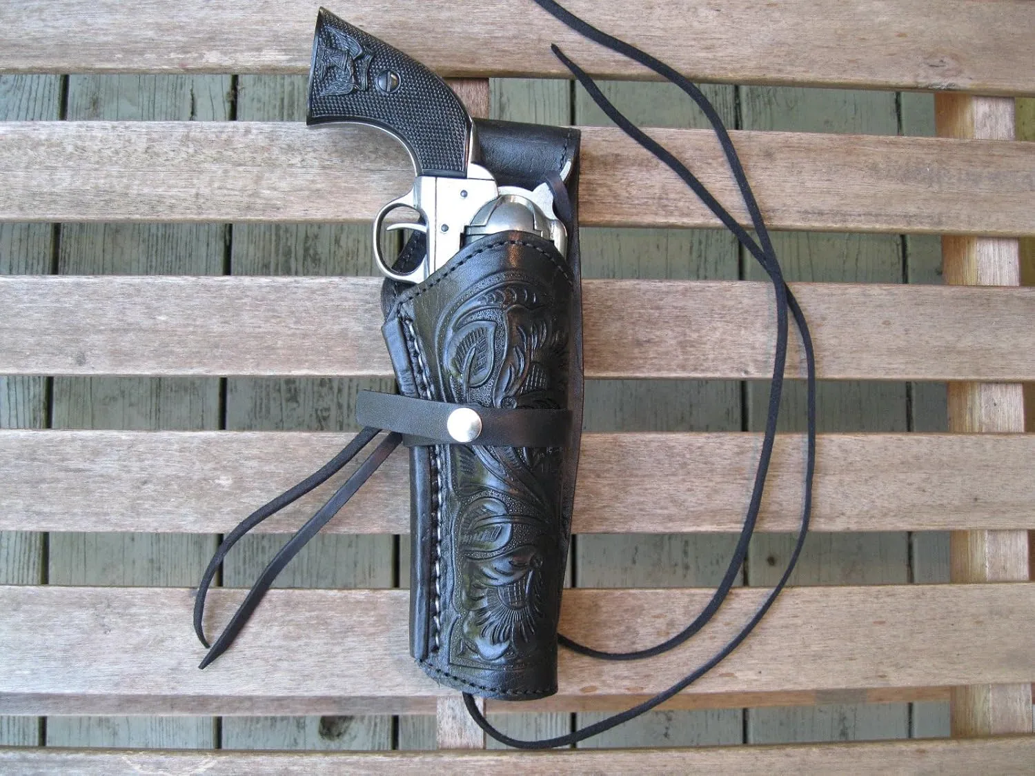 Western Quick Draw Gun Holster - Tooled Leather - 38 Cal - Black - Right Hand - Single Action - Size 6"